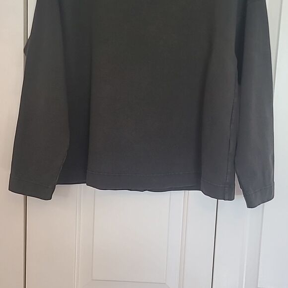 Ischiko Pullover Cotton Stretch Button-Back Lagen Look Top Charcoal Gray Size M - Picture 3 of 13